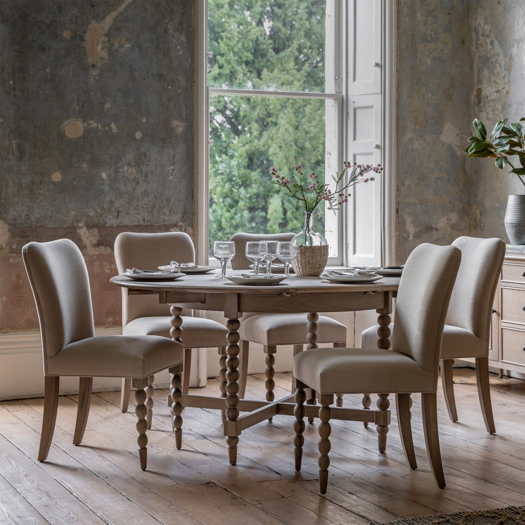 Artisan Round Extending Dining Table | Oak Extendable Dining Table ...