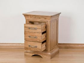 Flagbury traditional bedside table