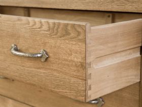 Flagbury oak chest of drawers